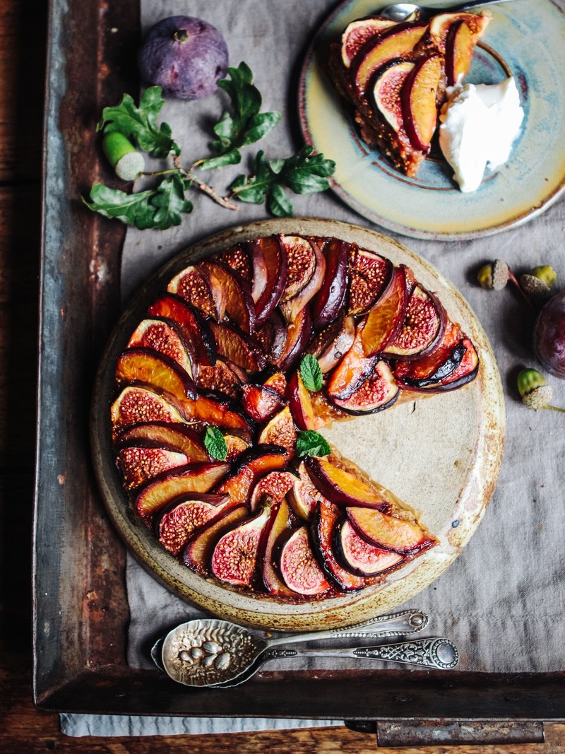 fig-plum-and-almond-cake-vegan-flourless 1
