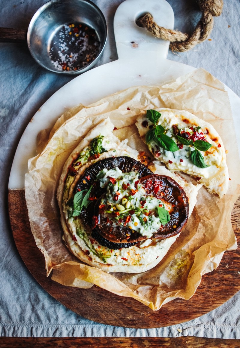 griddled-harissa-mushrooms-on-fluffy-flatbread-with-smokey-butterbean-hummus-and-mint-dip 1