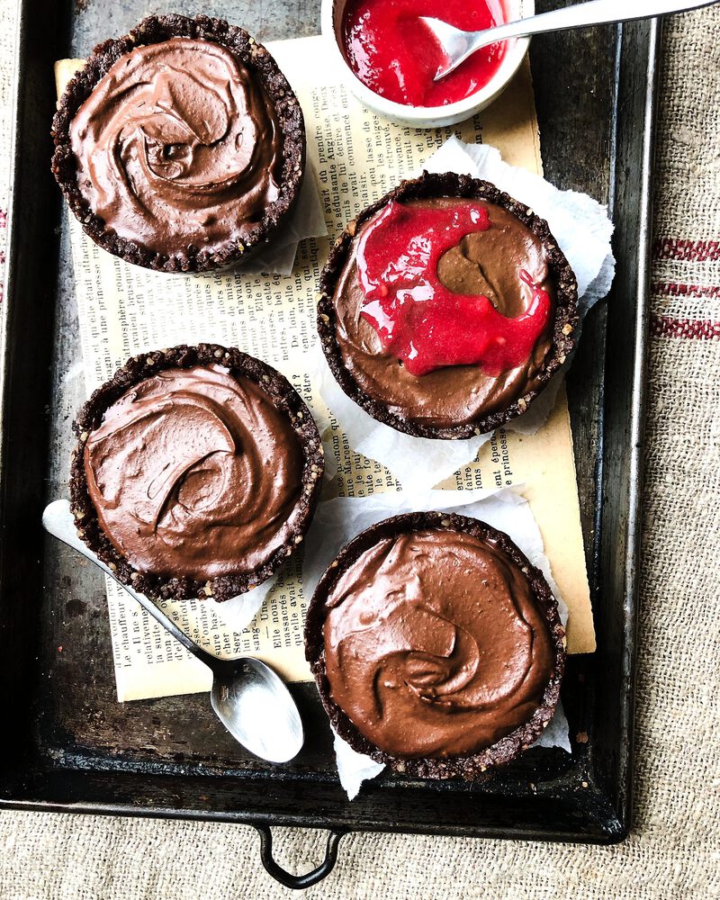 salted-caramel-choc-tarts-with-raspberry-couli 1