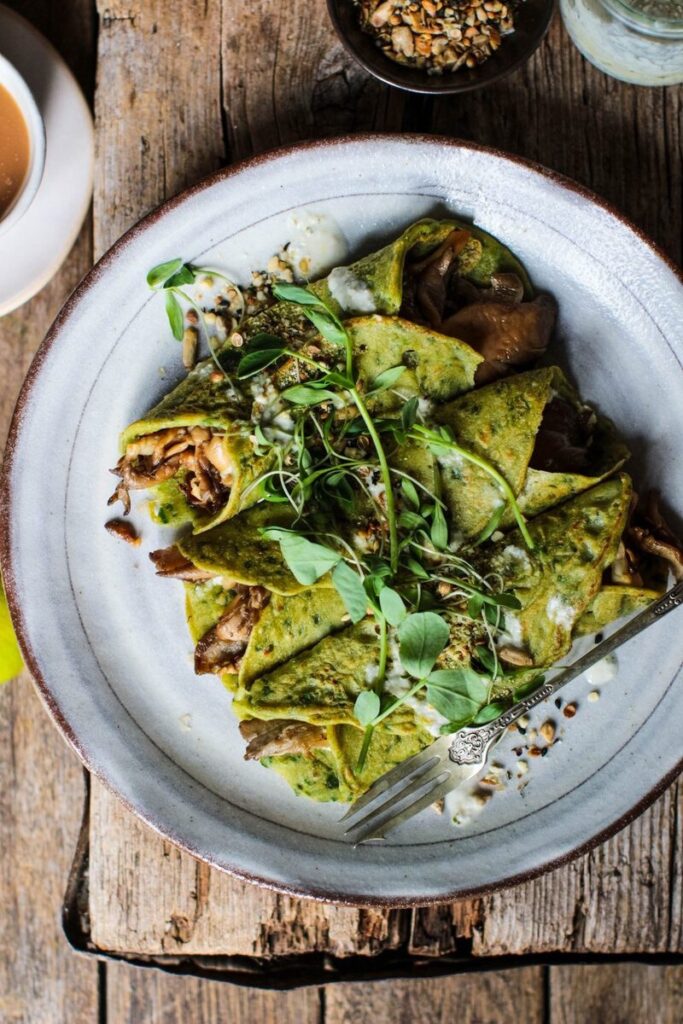 Spinach Crêpes with Mushrooms, Basil Pesto & Tahini Dressing