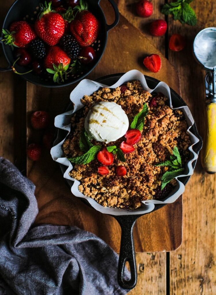 Summer berry crumble with a peanut butter crumb